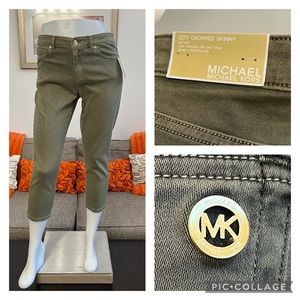 ❣️🆕Michael Kors Safari Green Izzy Cropped Skinny Jeans❣️